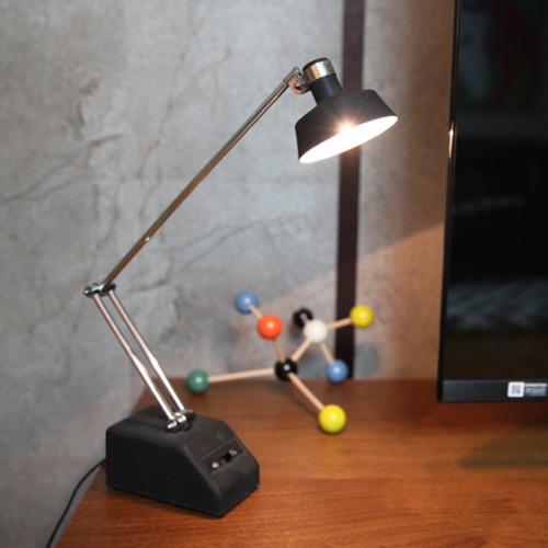 Mobilite Modern Black Desk Lamp